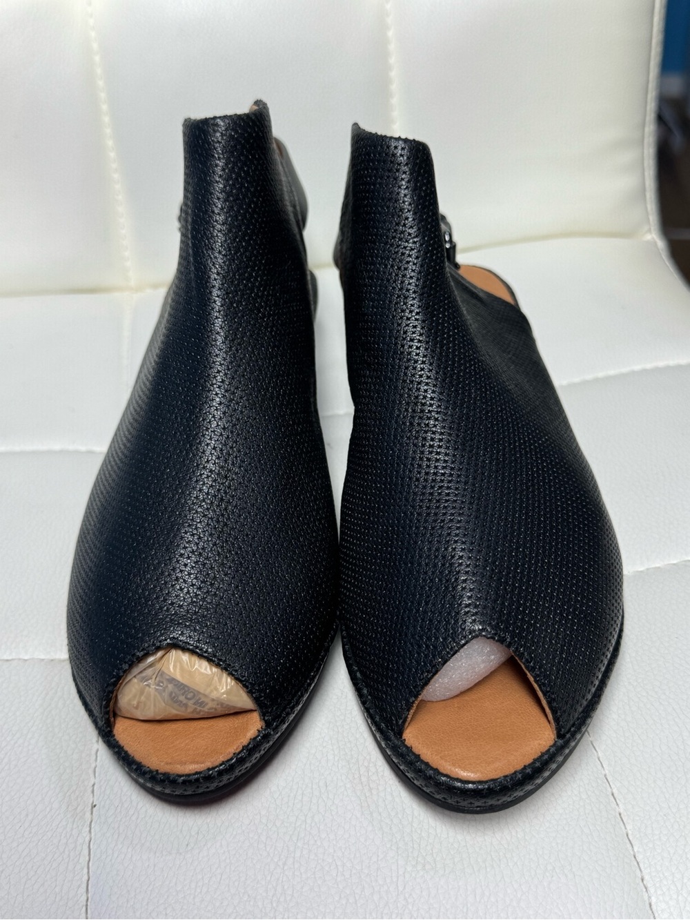 Gentle Souls Lyla Perforated
Black Leather Wedge Slingback
Sandals Size 7M
